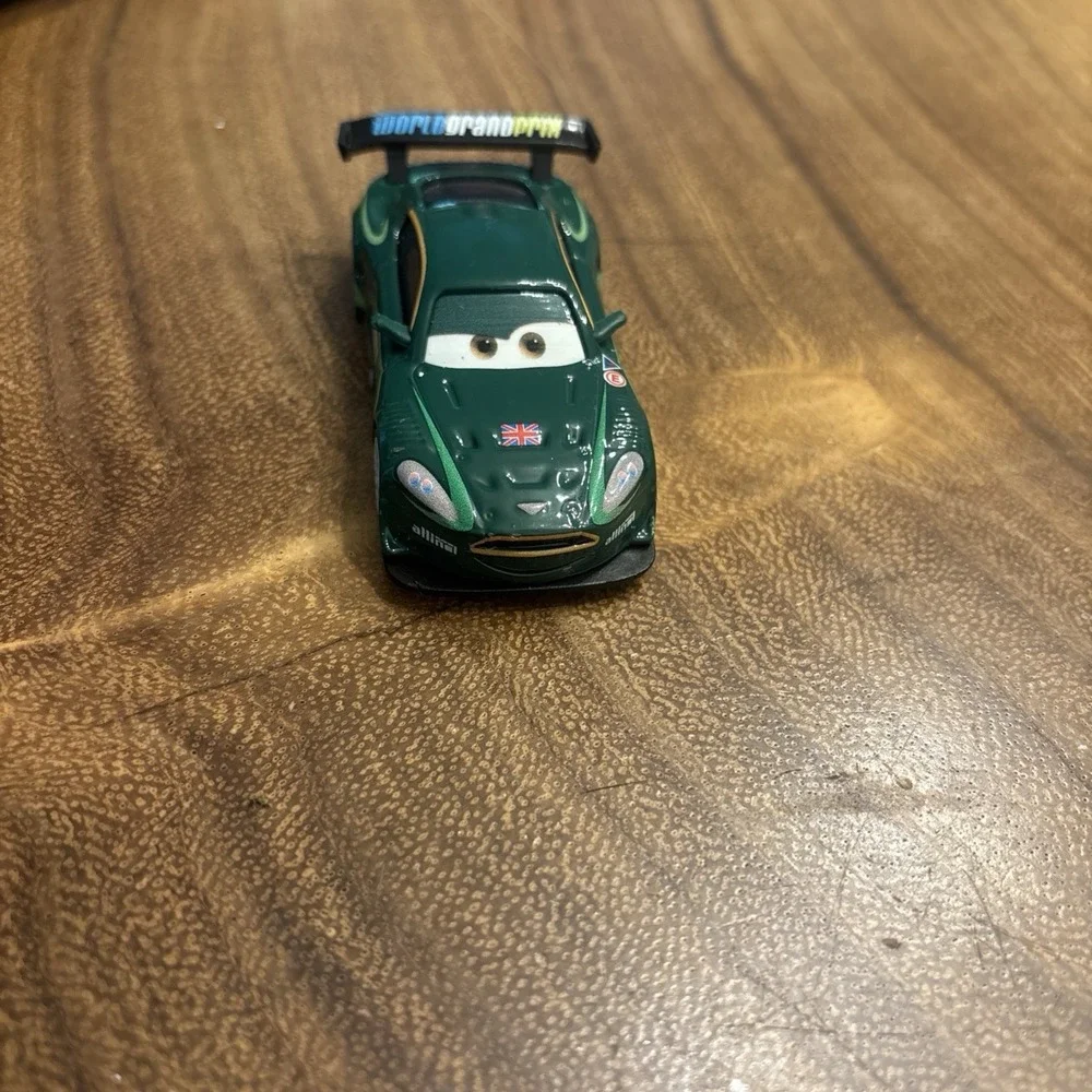Disney Pixar Cars 2 Nigel Gearsley die-cast #20 World Grand Prix UK 1:55 Loose